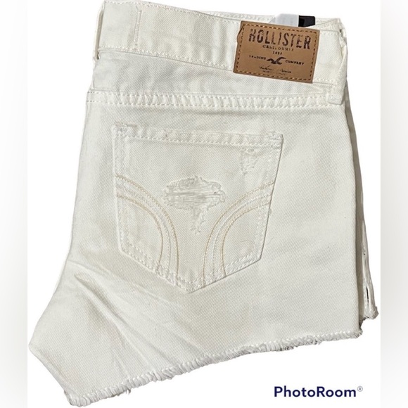 Hollister White Denim Shorts With Beads On Front Size 24 NWT - Picture 1 of 3